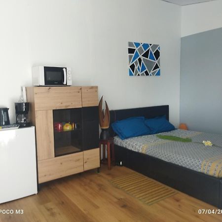 Bungalow Bleu L'Etang-Sale Ngoại thất bức ảnh