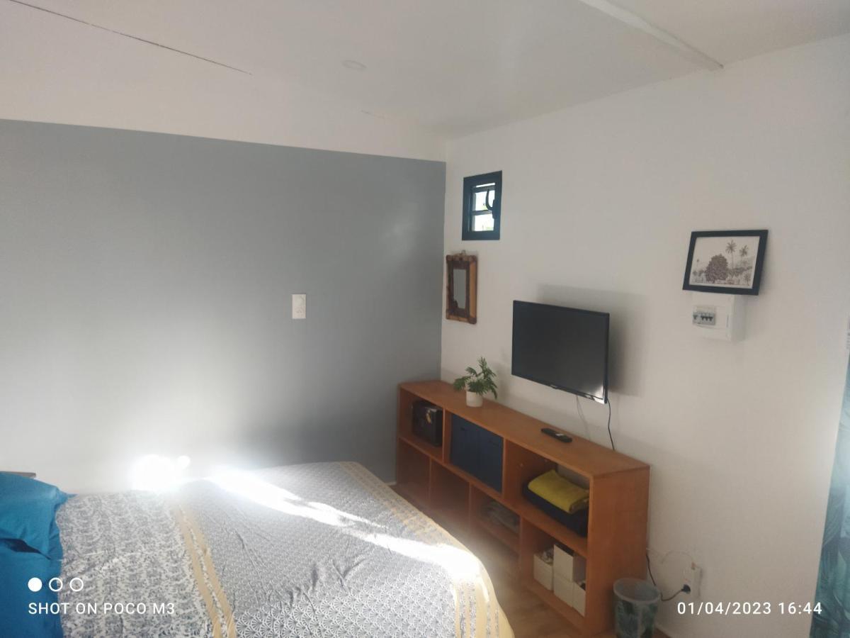 Bungalow Bleu L'Etang-Sale Ngoại thất bức ảnh
