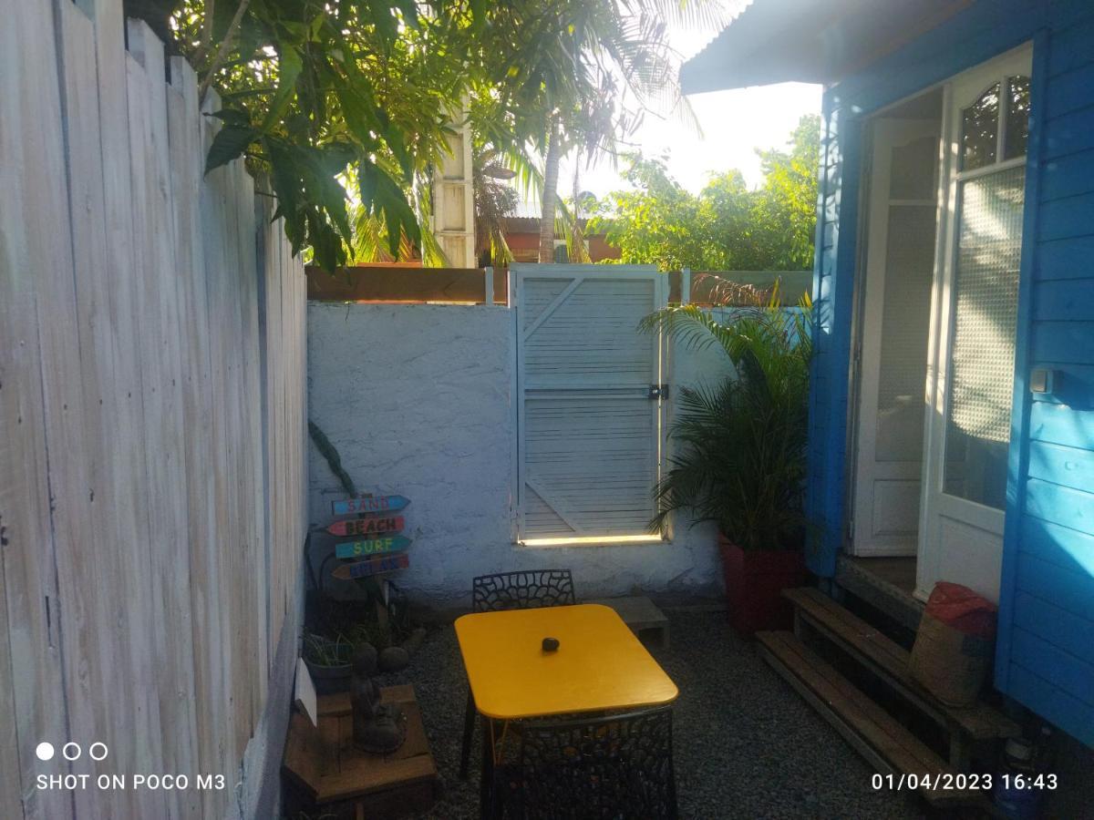 Bungalow Bleu L'Etang-Sale Ngoại thất bức ảnh