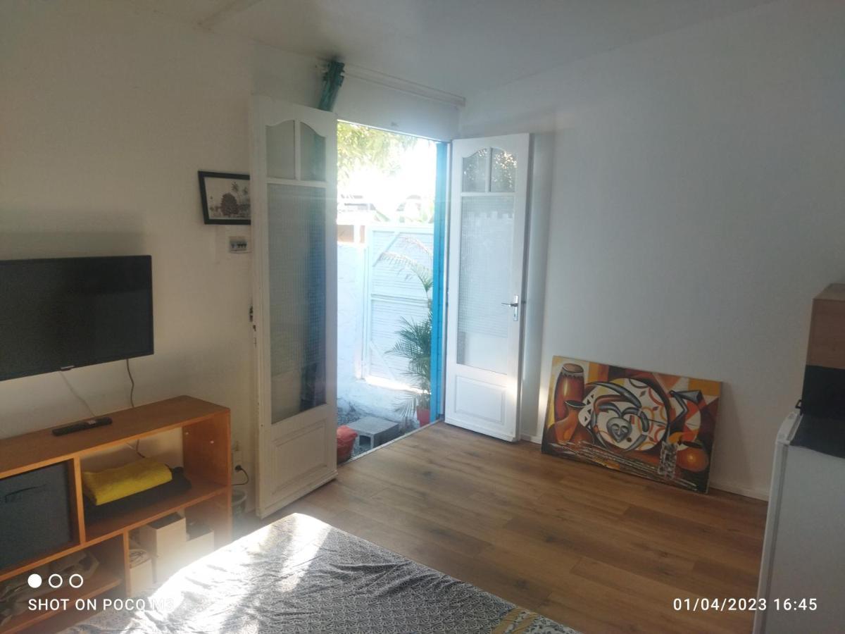 Bungalow Bleu L'Etang-Sale Ngoại thất bức ảnh