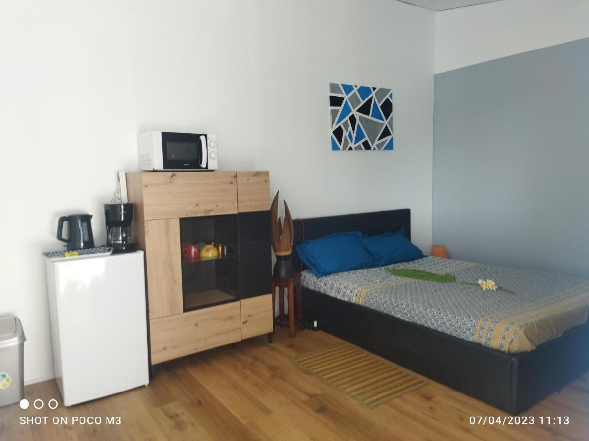 Bungalow Bleu L'Etang-Sale Ngoại thất bức ảnh